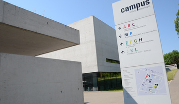 Campus PHTG, Gebäude und Wegweiser