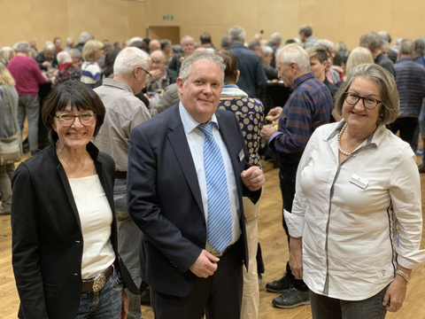 Unterhielten die zahlreichen Gäste aufs Beste: Stadträtin Dorena Raggenbass, Stadtpräsident Thomas Niederberger und Christine Heuberger-Bär (v.l.). Auf zu neuen Ufern!