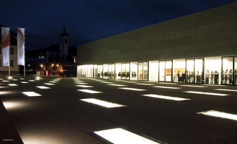 Dreipsitz Sport- und Kulturzentrum bei Nacht