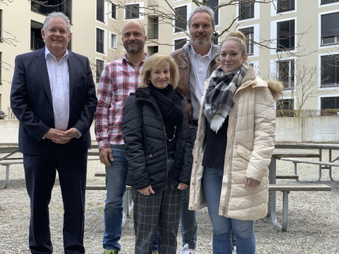 Stadtpräsident Thomas Niederberger mit seinen Jubilaren Stefan Luginbühl, Martin Troll, Angelika Eichenberger und Sandy Hiller (v.l.n.r). Auf dem Bild fehlt Frank Liebing. 70 Jahre in den Diensten der Stadt