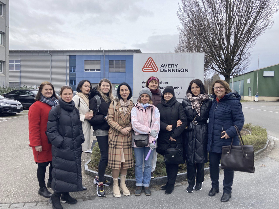 Anlässlich des Frauentags und auf Einladung von Avery Dennison absolvierten zehn Ukrainerinnen ein Bewerbungsgesprächs-Training Anlässlich des Frauentags und auf Einladung von Avery Dennison absolvierten zehn Ukrainerinnen ein Bewerbungsgesprächs-Training