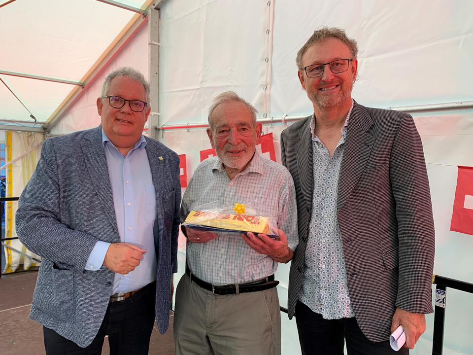 Stadtpräsident Thomas Niederberger, Preisträger Georg Strasser und Laudator Rainer Keller.