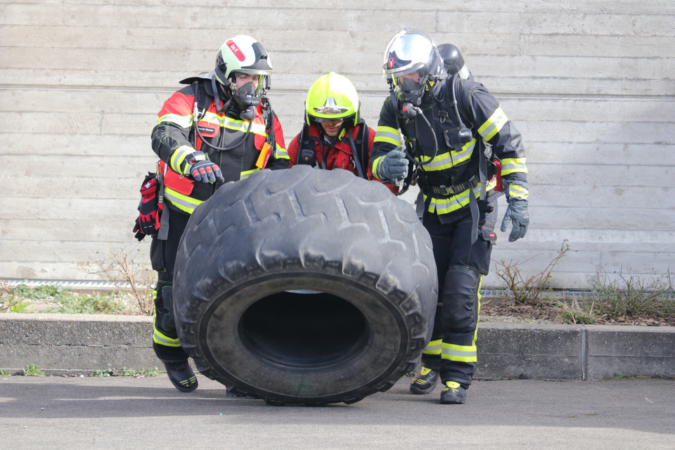 Ab 2025 erhalten alle angehende Feuerwehrleute eine intensive Schulung. Intensive Schulung vor dem ersten Einsatz