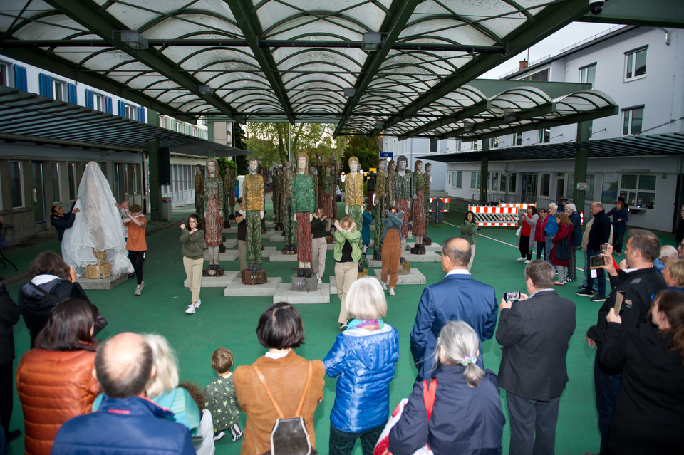 Kreuzlinger "Wächter der Erinnerung", Enthüllung am 5. Mai 2022, Street Show Crew der Musikschule Kreuzlingen Kreuzlinger "Wächter der Erinnerung", Enthüllung