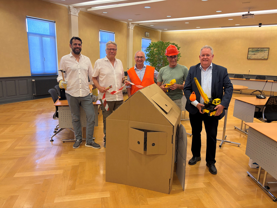 Stadtrat Daniel Moos, Stadtrat Ernst Zülle, Vize-Stadtpräsident Thomas Beringer, Stadtrat Markus Brüllmann und Stadtpräsident Thomas Niederberger (v.l.). Freuen sich über das deutliche Abstimmungsresultat.