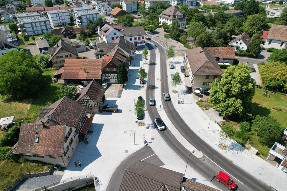 Die neu gestaltete Romanshornerstrasse wurde am 30. September 2023 offiziell eingeweiht. Romanshornerstrasse aus der Vogelperspektive