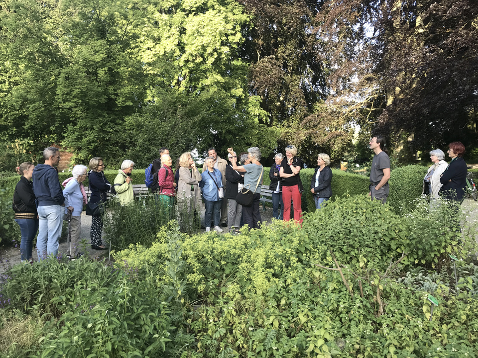 Führung im Kräutergarten des Seeburgparks. Kreuzlingen entdecken- Kräuter im Wandel der Natur