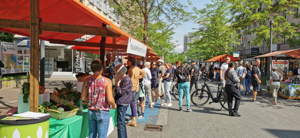 Der Chrüzlinger Markt lädt zum Flanieren ein. Chrüzlinger Markt