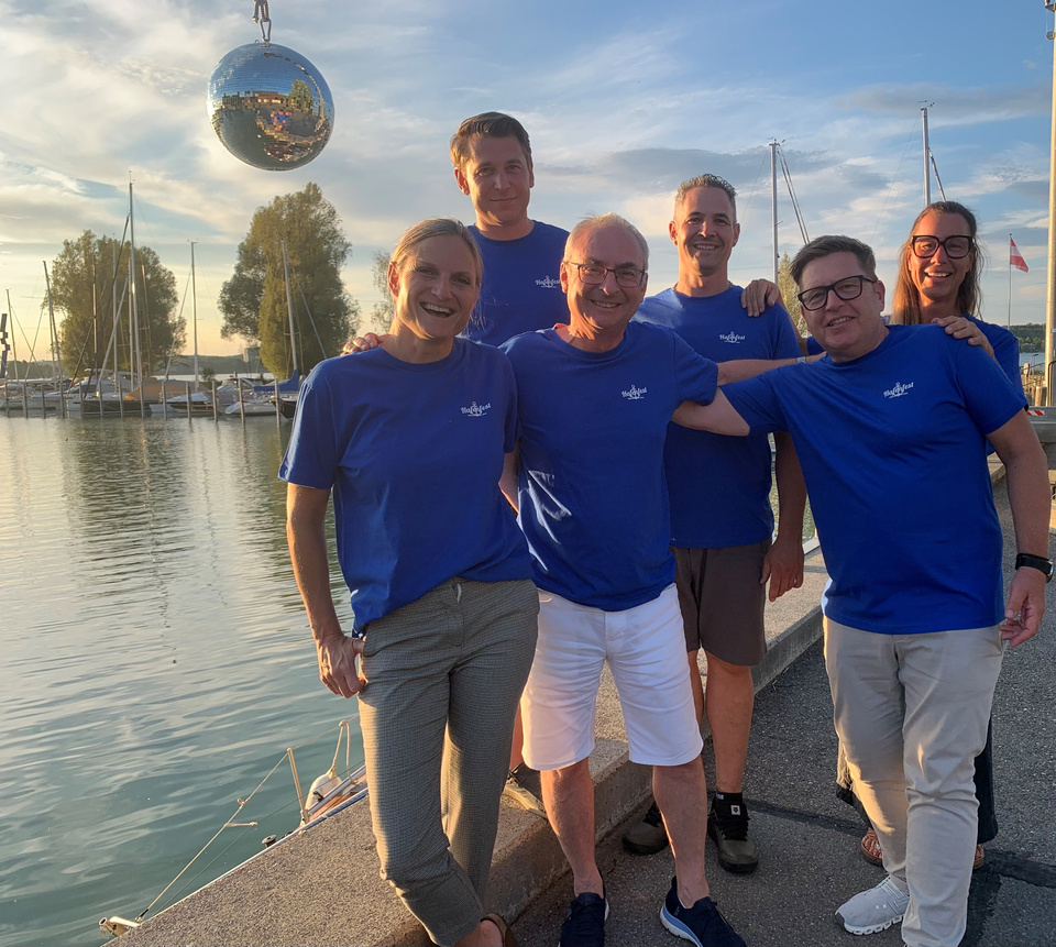 Organisieren ein attraktives Jubiläumsfest am Hafen: Kristina Jörgensen, Vize-Stadtpräsident Thomas Beringer, Marcel Gutjahr (vordere Reihe), Moritz Bärtschi, Sandro Tanner und Carolin Reinbold. Auf dem Bild fehlen Melanie Böhm und Mariano Grosso. Hafenfest OK