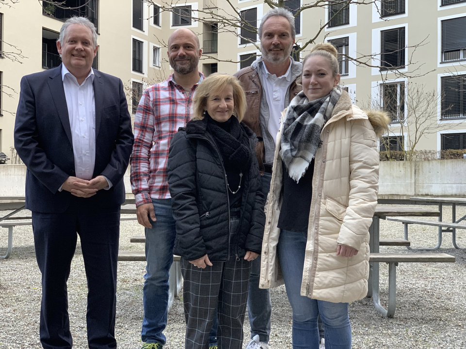 Stadtpräsident Thomas Niederberger mit seinen Jubilaren Stefan Luginbühl, Martin Troll, Angelika Eichenberger und Sandy Hiller (v.l.n.r). Auf dem Bild fehlt Frank Liebing. 70 Jahre in den Diensten der Stadt