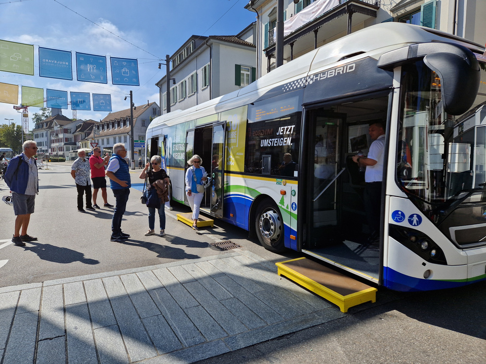 Der Jubiläumsbus wird am Chrüzlinger Markt vom 7. September 2024 präsentiert. Busjubiläum