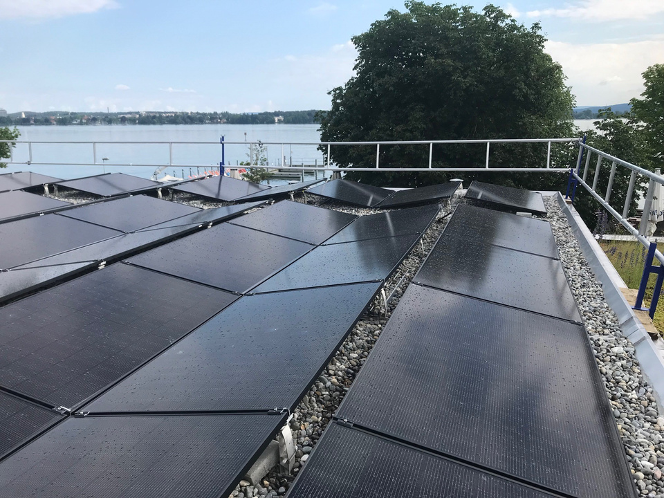 Die neue Photovoltaikanlage auf dem Dach des Restaurant Fischerhaus. PV Anlage Fischerhaus